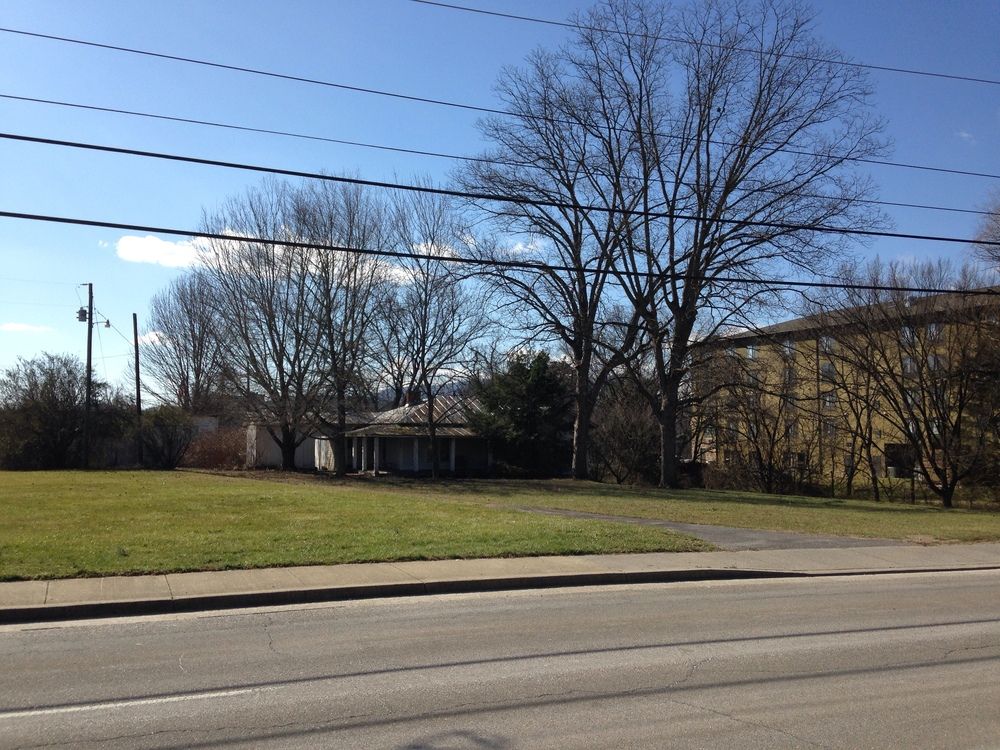 Site 3 : 2509 Teaster Ln, Pigeon Forge, TN 37863